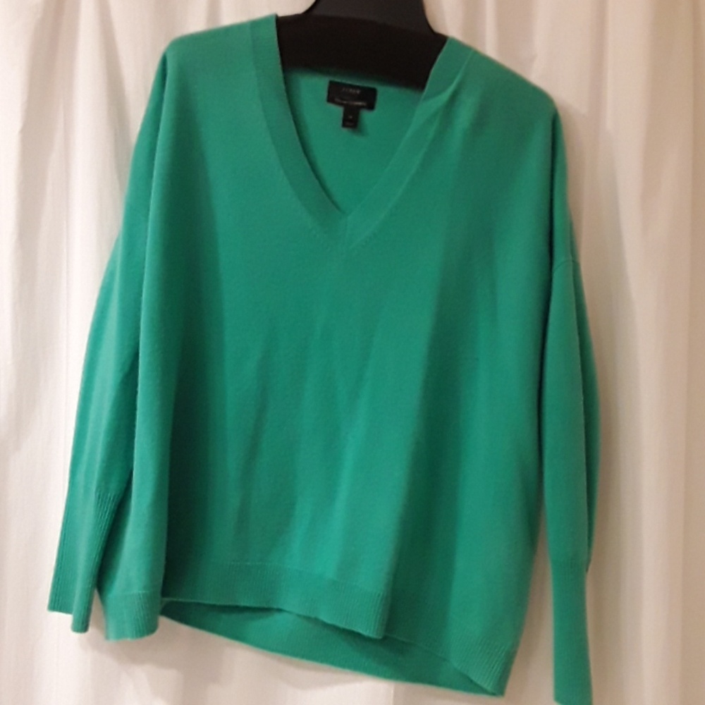 Green J Crew XS Italian Cashmere v neck not fitted